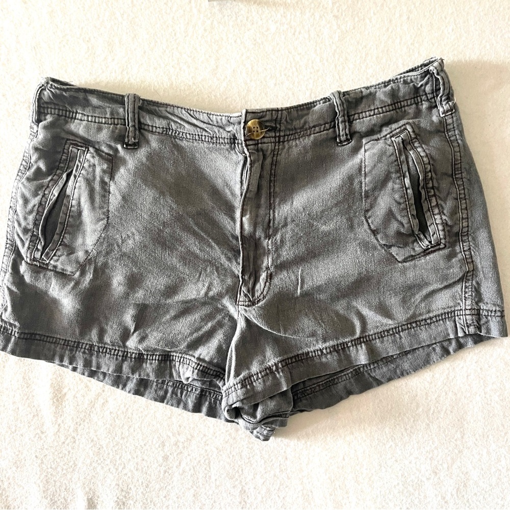 American Eagle Outfitters Gray Distressed Shorts Size 14